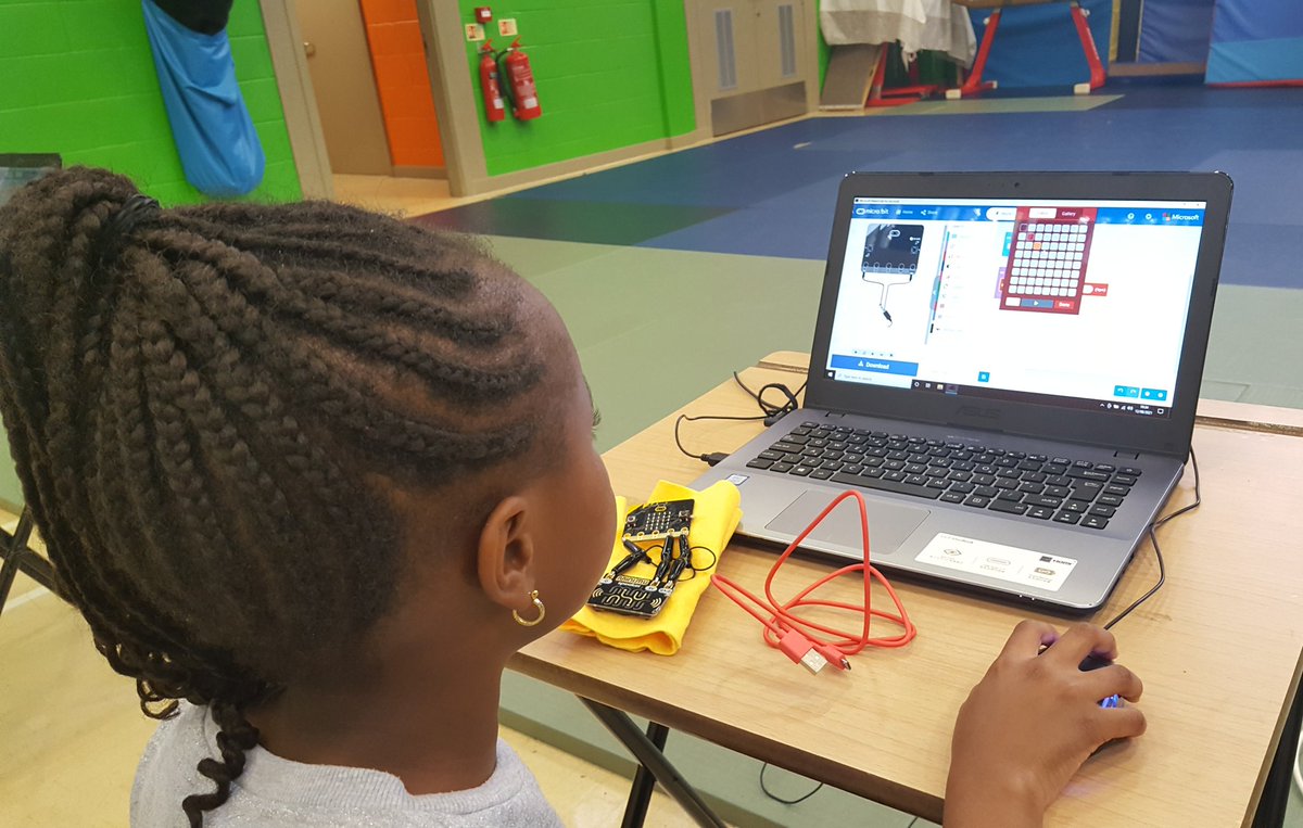 bizzie_bodies's tweet image. We welcome back @rehana_makes this week for more #coding with @microbit_edu &amp;amp; #wearabletech fun for last week of #SummerSchool2021 @DocklandSetSE16. She is really on a mission to inspire #youngpeople &amp;amp; #families to learn new #DigitalSkills. We thank &amp;amp; support you for joining us.