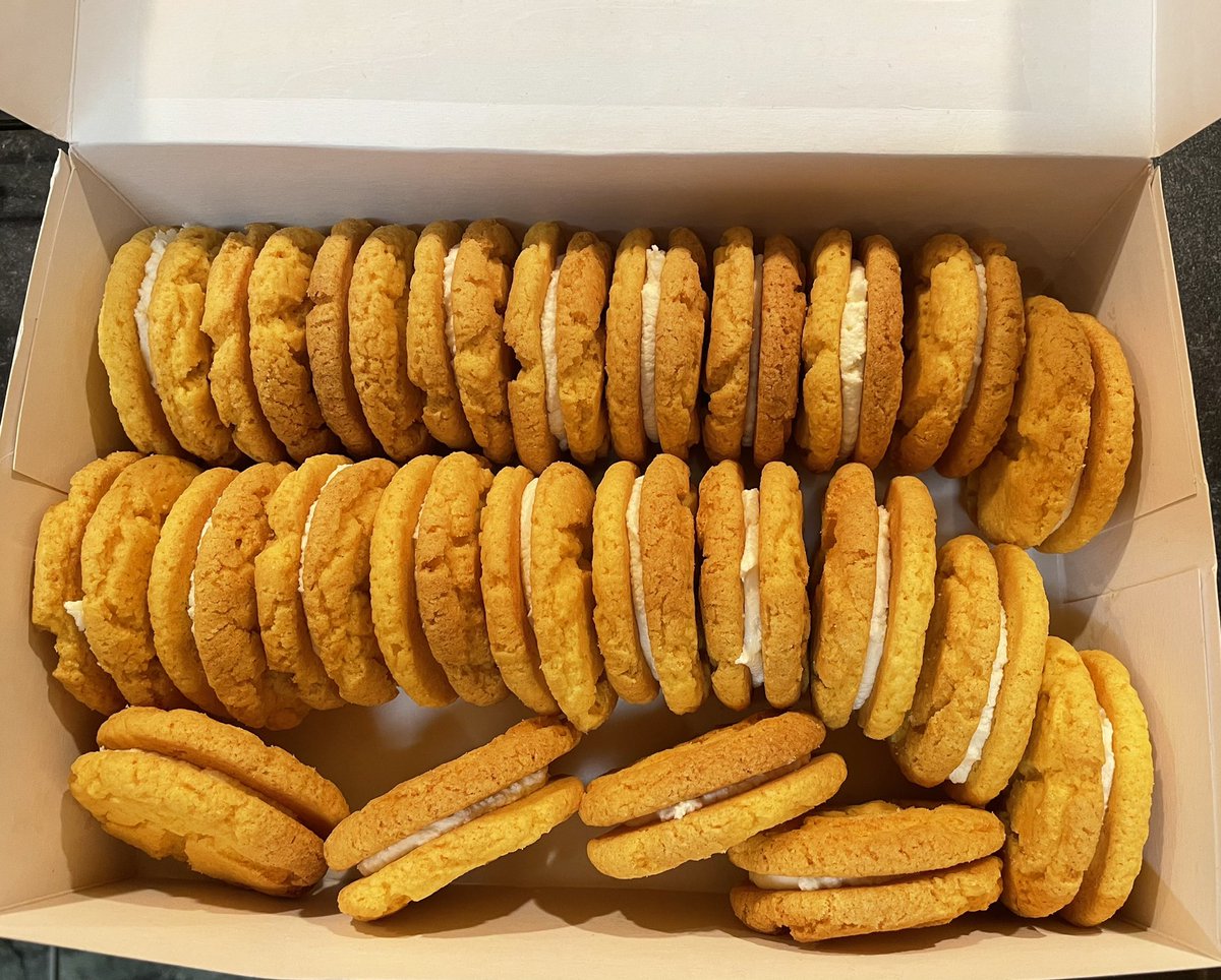 smith8's tweet photo. Just delivered these, never made Ferrero Rocher ones before I hope you like them. @ArvSgt @SgtPearson 
@ClevelandRPU #BRelief https://t.co/kD90D9OnPF