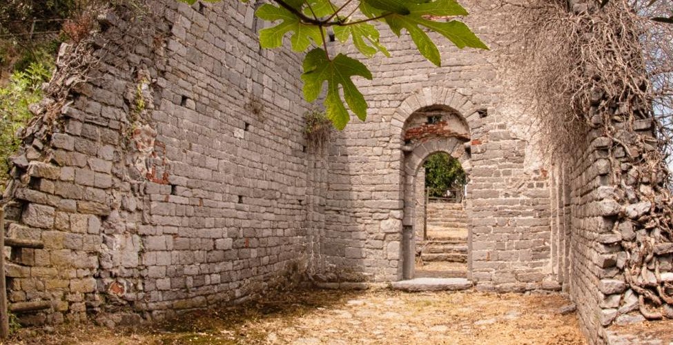 ItalyatNATO's tweet image. 🛩️ the  🇮🇹 @ItalianNavy flying over the 🇮🇹 isle of #Tino 🌊 , in charge of the island &amp;amp; abt to get the archaeological excavations started w/@MiBAC_Culture 

#DYK that 🇮🇹 #ItalianArmedForces support the preservation of the national #CulturalHeritage?  

🔗 tinyurl.com/3urv88y3