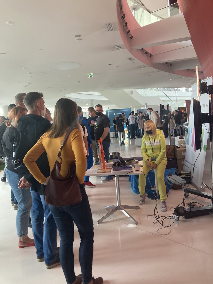 softwaremill's tweet image. It’s getting busy around our stand on @DevoxxPL !👩💻👨💻To all of the #Java experts out there - you want to test your knowledge? Spin our Wheel of JVM Fortune and win fantastic gadgets that are exploding with our #Softwaremillvibes! 💥
