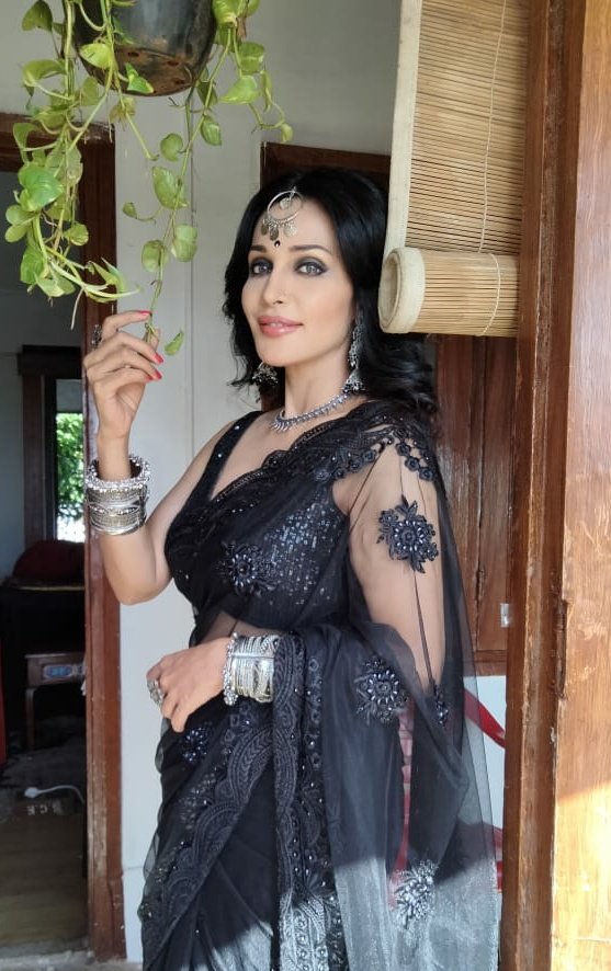 Image Flora Saini Hot latest photos, Asha Saini Collections - iiQ8 Biography