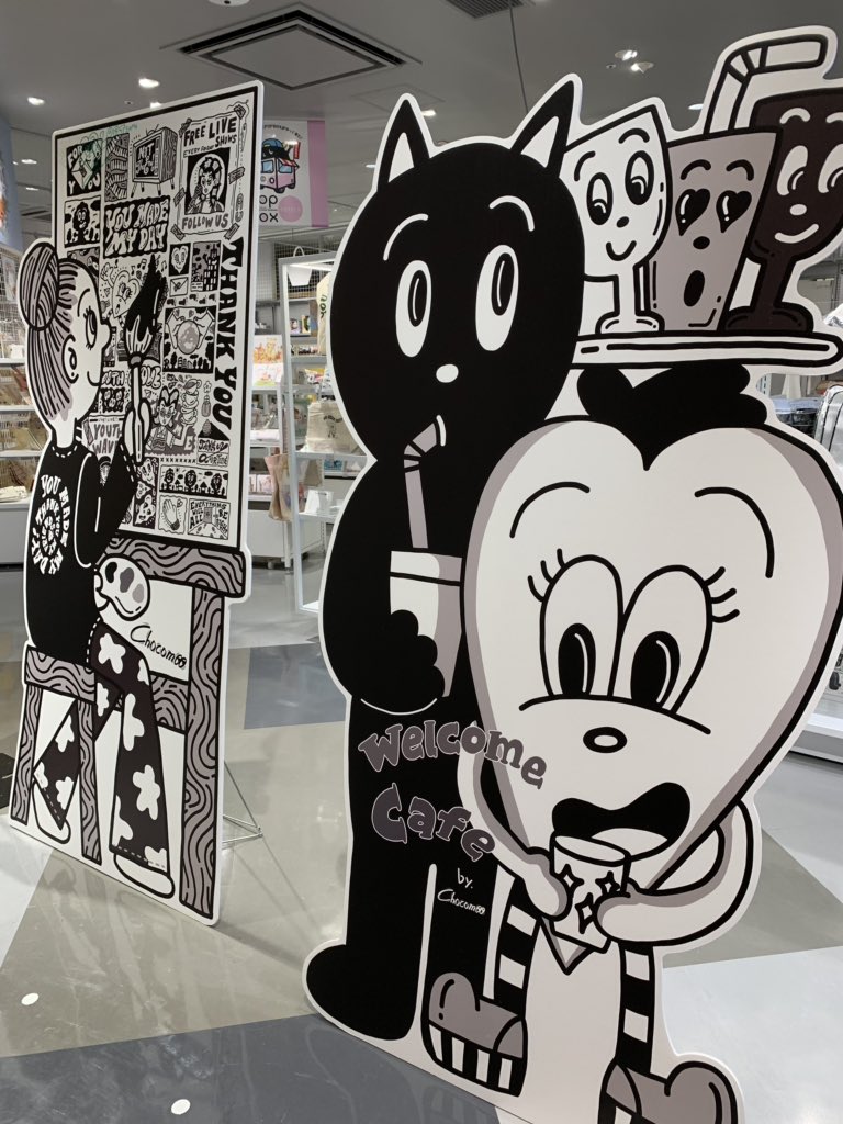 LOFT_KYOTO's tweet image. 好評開催中！
『Welcome cafe by.Chocomoo(チョコムー)』
■会期:8/24(火)～9/12(日)
※最終日は午後6時閉場
■会場:4階バラエティ雑貨売場

様々なシーンで活躍する、京都出身のイラストレーター「Chocomoo(チョコムー) 」さんのグッズが京都ロフトに大集合！