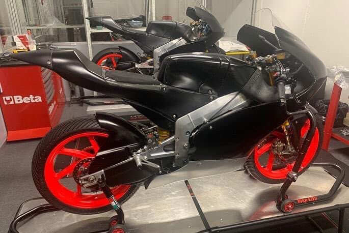 osrofficialteam's tweet photo. ⚠️ Materiale in vendita

L'Oscar Team mette in vendita il seguente materiale in vista del 2022 

🏍 Ciclistica Honda HRC Moto 3 450 (2022)
🏍 Premoto 3 Brevo
🏍 Aprilia SP1 250 - SP2 CIV Junior 
🚛 Camion (paddock truck) 
⚙️ Materiale Tecnico

 ℹ️ info cecchinidomenico@libero.it https://t.co/40MkBCByQ8