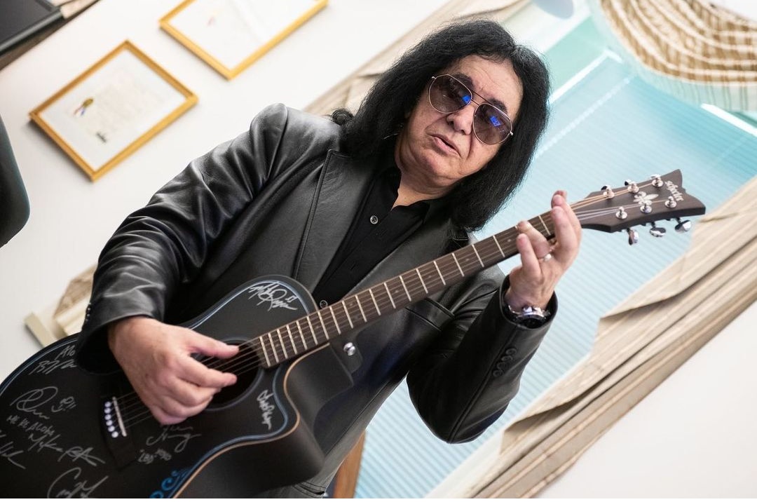 Happy 72 birthday to Kiss bassist and singer Gene Simmons! 