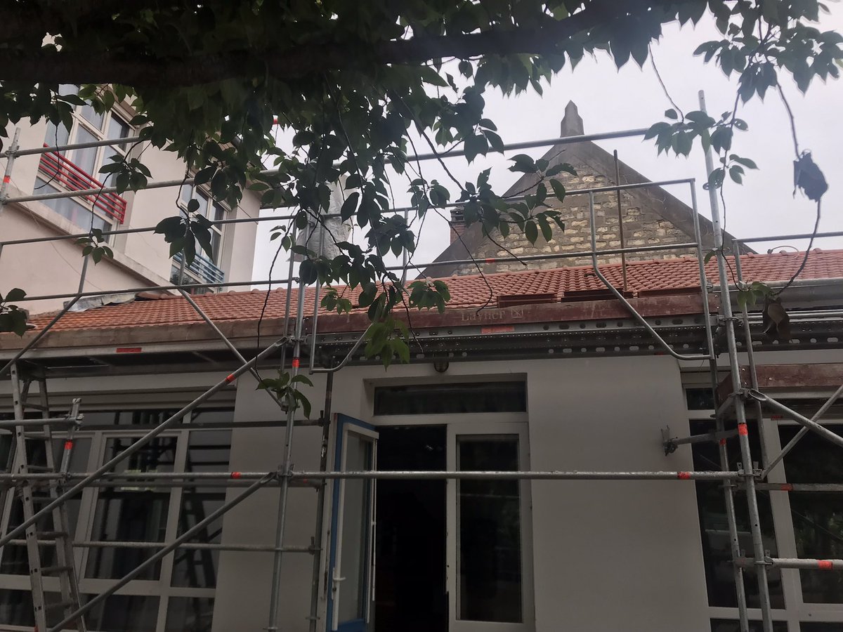 CONSTANTPierre3's tweet photo. Tournée de rentrée des travaux dans les bâtiments de @fontenay92 
et notamment dans les #ecoles. Isolation, rénovations, desamiantage au menu de cette rentrée.
@laurent_vastel maire efficace et présent pour les enfants 

https://t.co/T7gi43lo9f https://t.co/QADworxk7A