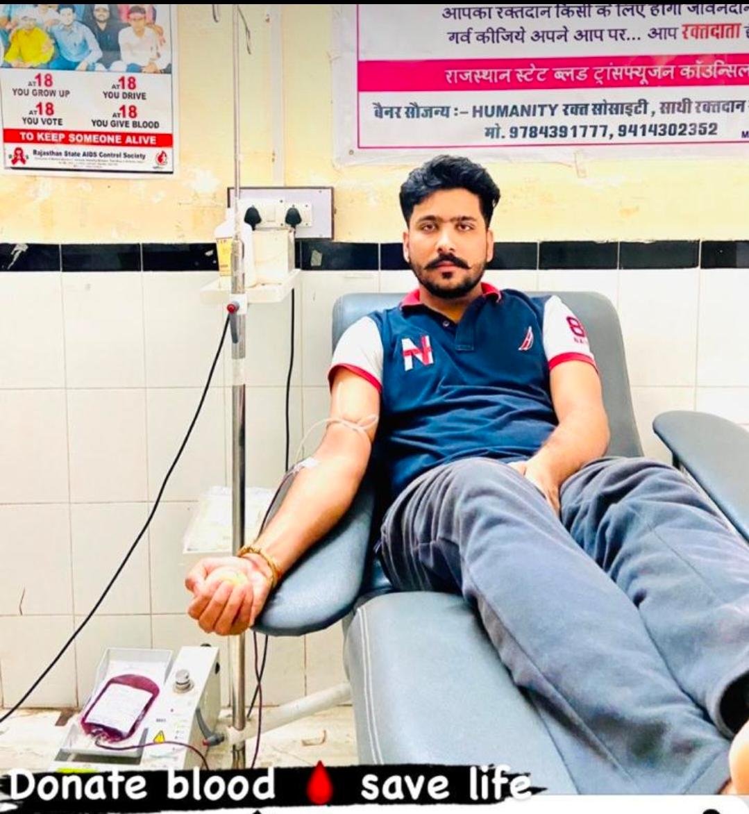 RegistanInfo's tweet photo. मोहनगढ़,#जैसलमेर: सुरेंद्र सिंह ने रक्तदान कर दिया जागरूकता का परिचय, बाड़मेर के धन्वंतरि अस्पताल में मरीज को किया रक्तदान, टीम आजाद बाड़मेर की पहल पर किया रक्त दान, AB नेगेटिव खून देकर बचाई 
मरीज की जान
@AzadBarmer
 https://t.co/esD75nztET