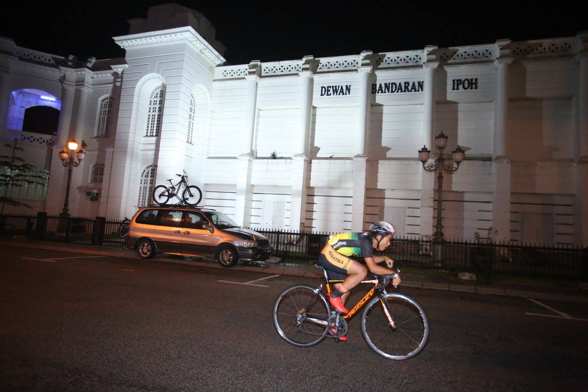JuniorCyclingMY's tweet photo. Blast from the past! 🚴🚴🚴

JCM pernah berkolaborasi dengan pihak ICF bagi penganjuran JCMxICF Night Criterium 2017 di Ipoh, Perak!

#JuniorCyclingMY
#PathofChampions https://t.co/YM1xGLEH6o