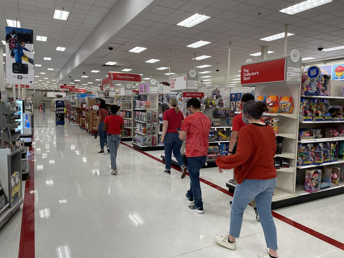 Ryan_AtTarget's tweet image. The 3405 team is coming together and making its mark on D146! 2 months until we open our doors on State Street!