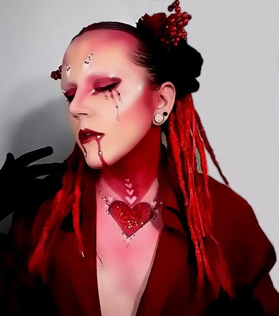 ModifiedRabbit's tweet photo. Still very much love this look I did with Concrete Minerals shadows.  <3 
I absolutely need to find the right wardrobe so I can do a shoot with this look. Why is it so hard to find what im looking for, for this? Especially to fit a guys upper body.

#Hearts #Makeup #wardrobehelp https://t.co/QnCKt1Rki8