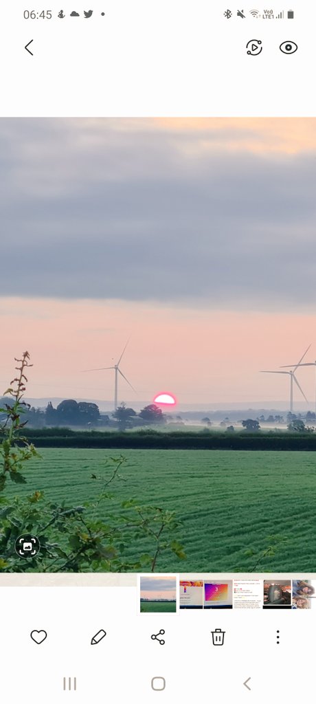 This is why you run at 6am <a href="/KylieAnneRiley/">Kylie Anne Riley</a>! Bit of #Mindfulness before a day's work 😍