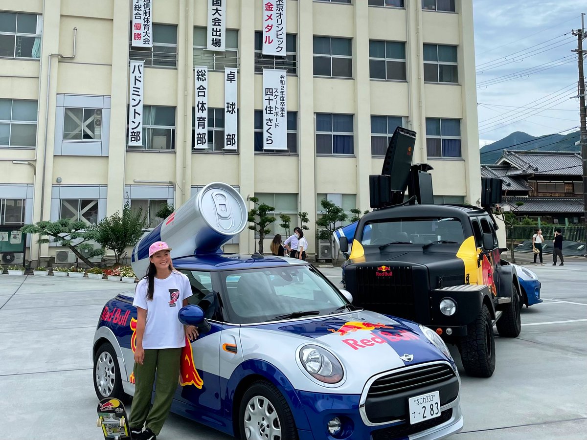 redbullsugga's tweet photo. 正解はTOKYO2020スケートボードパーク金メダリストの四十住さくら選手🛹
昨日は和歌山市長表敬訪問と母校訪問について行ったで〜！
さくらちゃんホンマにおめでとう㊗️
@yosozumi https://t.co/0p14vnQgff