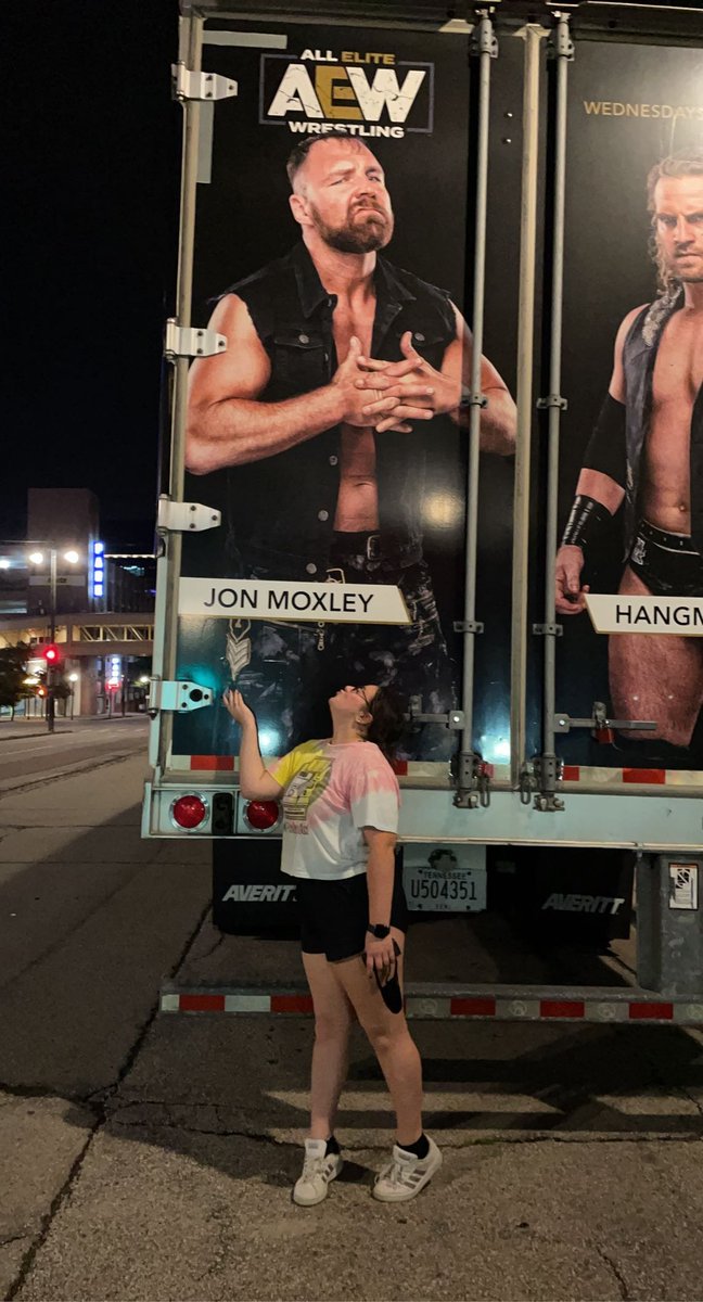 AshleyPerron4's tweet photo. @AEWonTNT I'm ready for tonight's show #Philwaukee https://t.co/v9rIhM1X0o