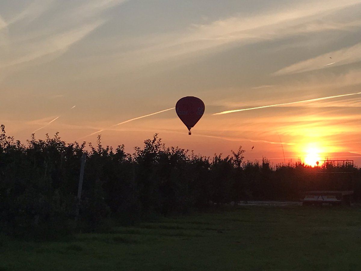 robpolman's tweet photo. @meesballon Paar mooie foto’s in volgens mij jullie ballon https://t.co/BDVGcNufTI