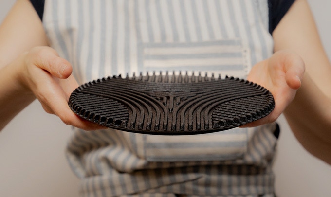 Convert any skillet into cast iron grill 🔥

Dry heat is what distinguishes an outdoor grill from a skillet, where the food is either stewed or stir-fried in oil. Flagship is designed to create the full effect of a fire grill in the comfort of your own kitchen. The bottom of  ...