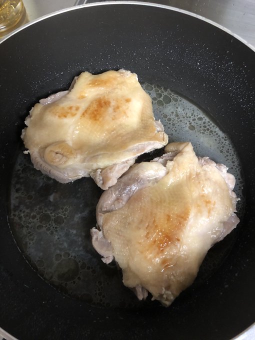 蒸し鶏の出来上がり。
僕も蒸されてます。 