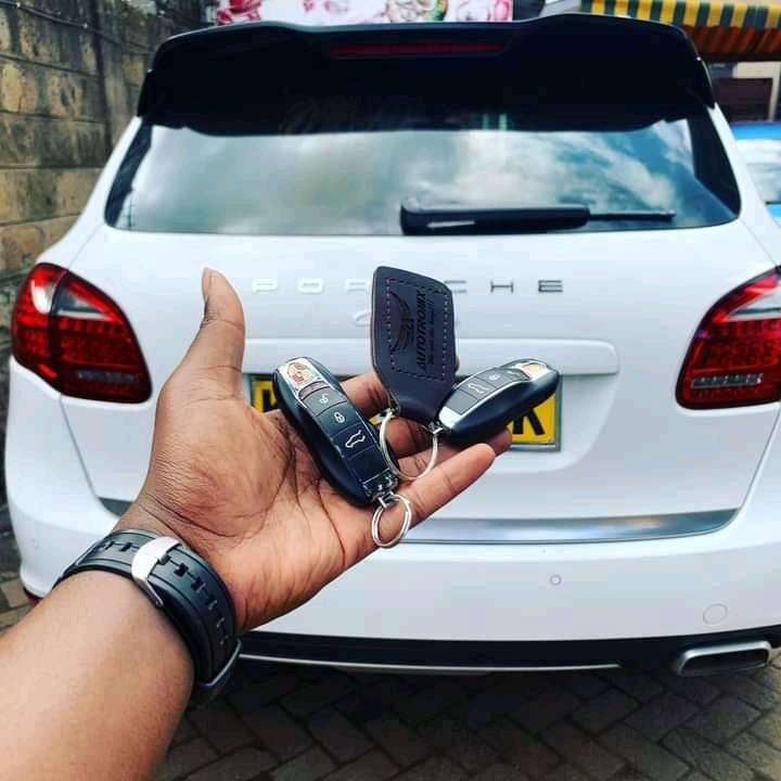 autotronixpesh's tweet image. ✔Car Key Programming
✔Duplicate Car key
✔Lost key replacement
✔Professional Car unlocking
✔Key repairs and tracking / alarm installation
    Call us 0703888777 for more information
#CitizenTV
#MigunaMiguna
#DearKikuyus 
#kahawawest  
#MainaAndKingangi