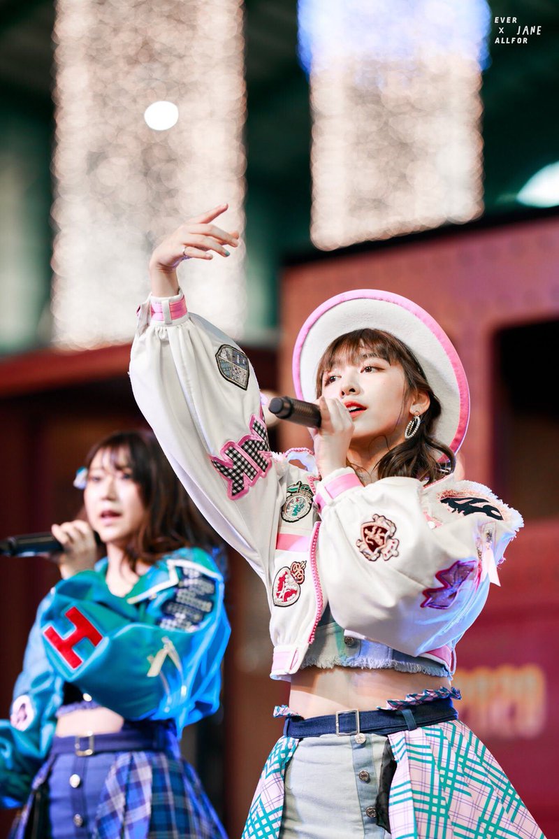 PVstjjj's tweet photo. เป็นสองชุดที่ชอบมากจริงๆ HR น้องเจนก็น่ารักสุดๆ 😚 River น้องเจนก็โค่ดเท่ 😎
#JaneBNK48 #BNK48_FavoriteCostume
#BNK48MembersPoll https://t.co/Me7LrmMVj6