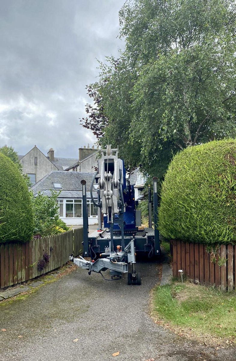 nMarineServices's tweet photo. Here at NMS we lift everything from boats, containers, roof trusses to hot tubs.. 🛁
The multiplex outriggers can be set up in 255 different positions using auto levelling and assuring maximum utilisation of the space on site, making the tight squeeze for our hot tub lift easy 🙌🏼 https://t.co/IcaNJ47rMa