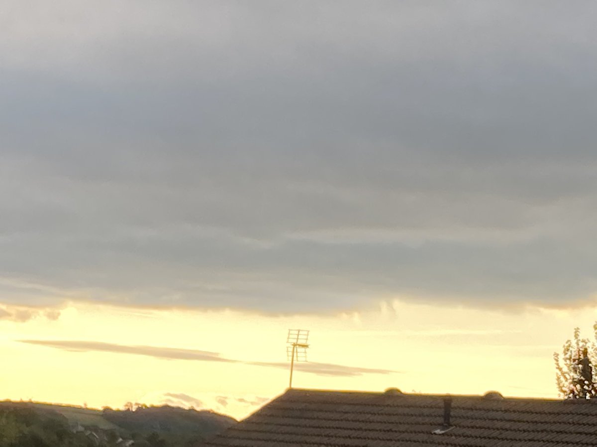 valesoftware's tweet photo. #GoodMorning #BoraDa all
Strange #midweek #skyline this morning. Rather #app as it’s #humpday but improve your week by contacting us for a #freequote on #mobileapp #ecommerce #ssl #webdevelopment #database #datadevelopment #crm all bespoke to your #business https://t.co/PDKGxUmLjm