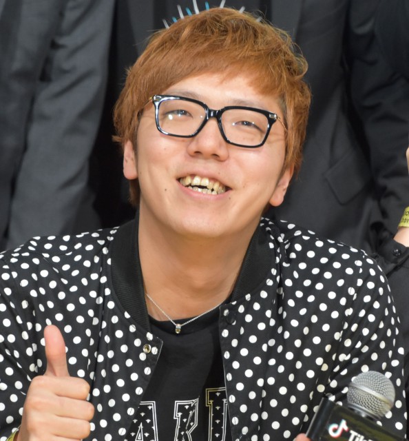 livedoornews's tweet photo. 【動画内で発表】HIKAKIN、新型コロナ医療支援に1000万円寄付
https://t.co/1Nrrpja2Pt

チャンネル登録者数1000万人達成を目前に「1本の動画に使うより、もっと他にできることがあるんじゃないか」と、お祝い企画の費用とする予定だった1000万円を寄付した。 https://t.co/3bKP7CryG6