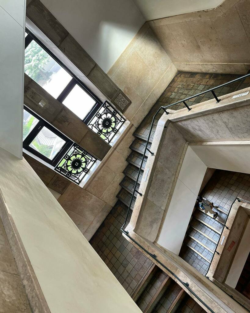 mai_siesta's tweet photo. 階段
#stairs #nationalsciencemuseum #museum #architecture https://t.co/poreH4wiod https://t.co/ESPNKPwrJ3