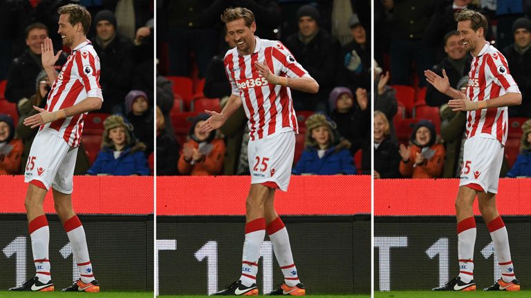 parcinaluka's tweet photo. Da nisam nogometaš, bio bih djevac- Peter Crouch. https://t.co/ABmOkL140t
