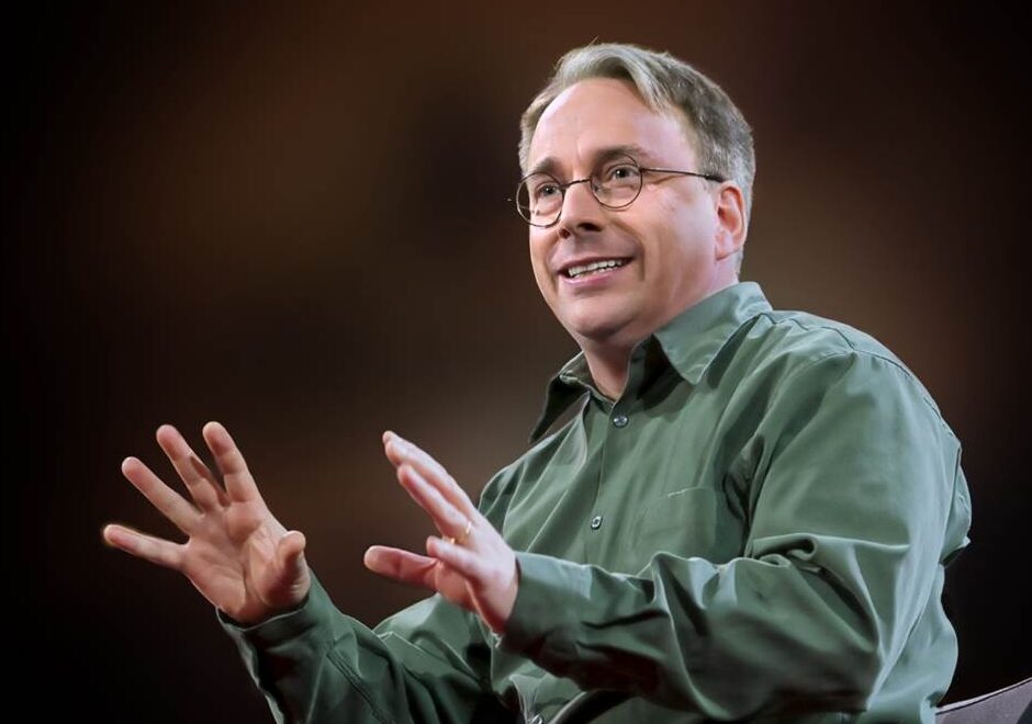 ON THIS DAY | In 1991, 21-year-old Finnish student Linus Torvalds wrote a newsgroup post about a free operating system he was working on. He said it was “just a hobby, won’t be big and professional like gnu.” His OS would eventually be called Linux. #OnThisDay