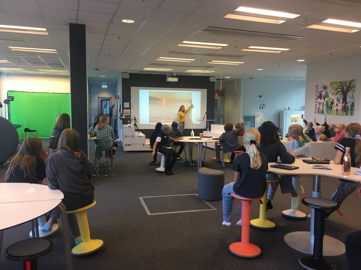 Åk 5 lär sig allt om hur man tar bra foton och film för att skapa filmer med green screen #makerzone ⁦@SOLisaEriksson⁩ ⁦<a href="/Tegelhagen/">Tegelhagens skola</a>⁩