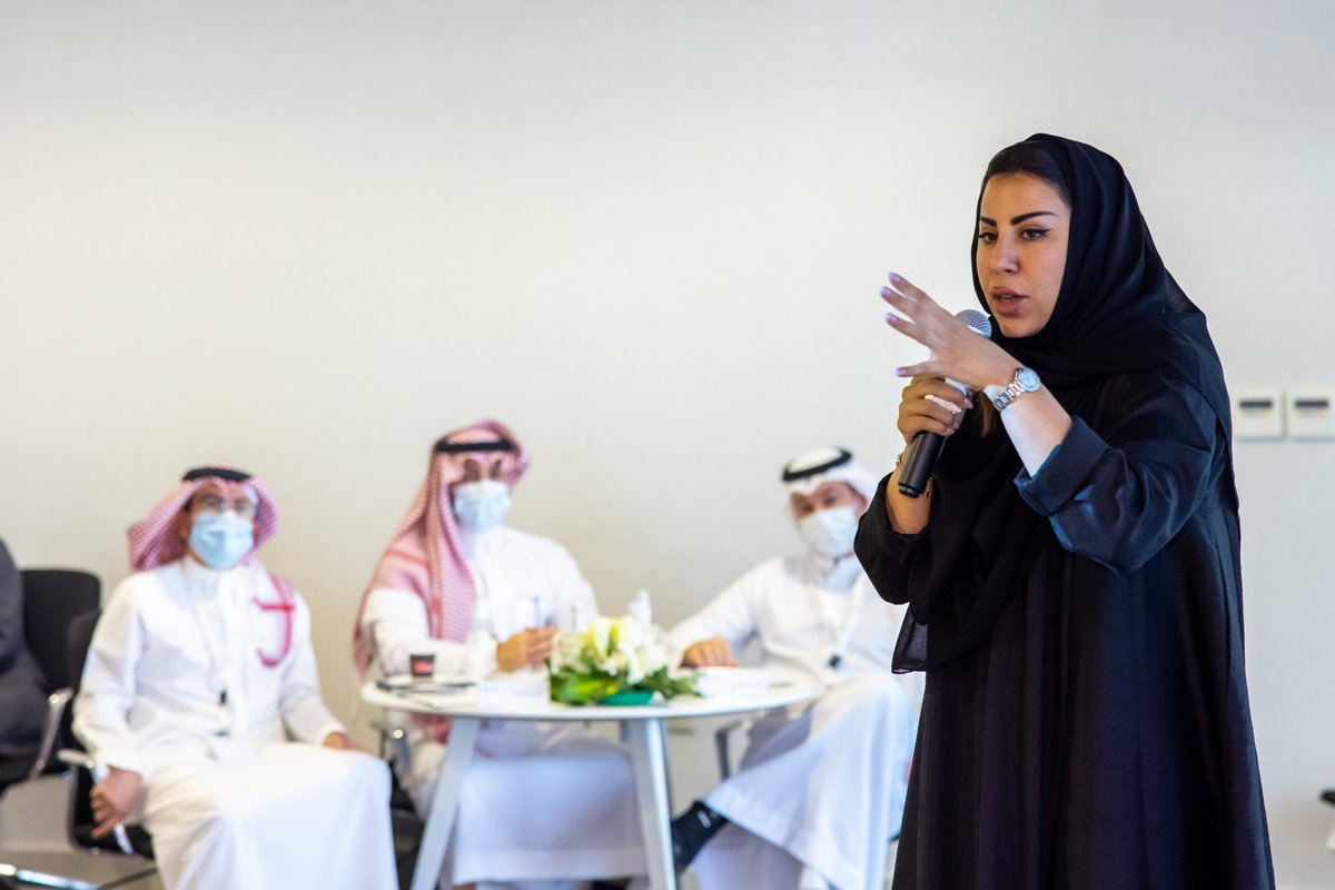 الاستاذه نوره الجبالي،مستشارة الرئيس التنفيذي للهيئة، مقدمة الورشة أثناء التعريف بهدف الورشة للمشاركين