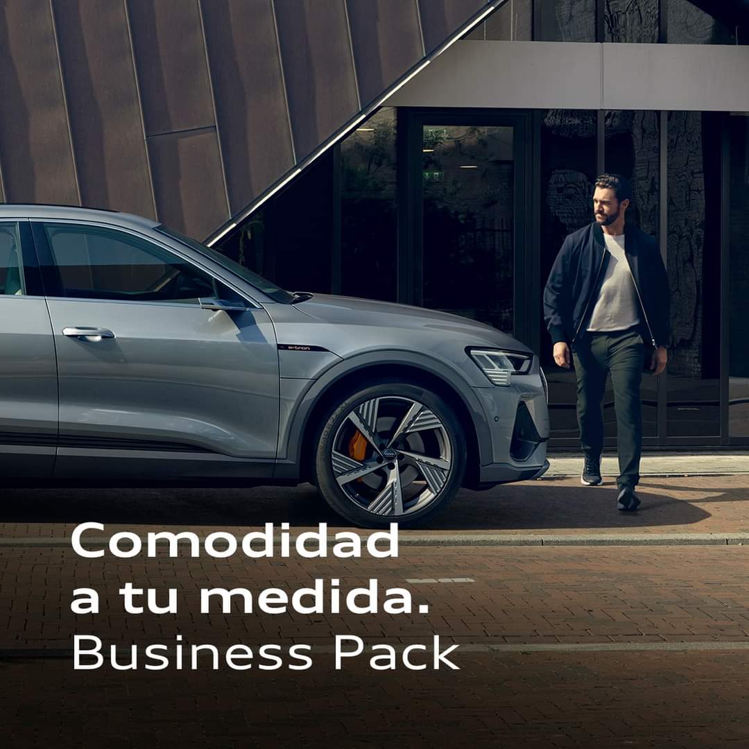 HelmanticaAudi's tweet photo. En realidad, la elegancia empieza por estar siempre preparado. Deja de lado las arrugas por las prisas con el nuevo Business Pack de Accesorios Originales Audi, con percha y protector de respaldo, para cualquier situación.
#AccesoriosOriginalesAudi #BusinessPack https://t.co/nhZvYHeWYe