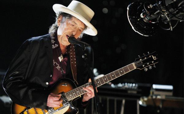 25th August 2001 - Bob Dylan performs at The Antelope Valley Fair, Lancaster, California on the final show of his US Summer Tour. For more info click facebook.com/BobDylanOnthis…
