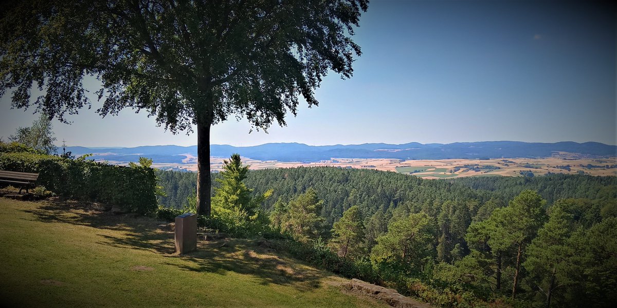 Blick vom 387 m hohe Christenberg im Burgwald auf das Sauerland.