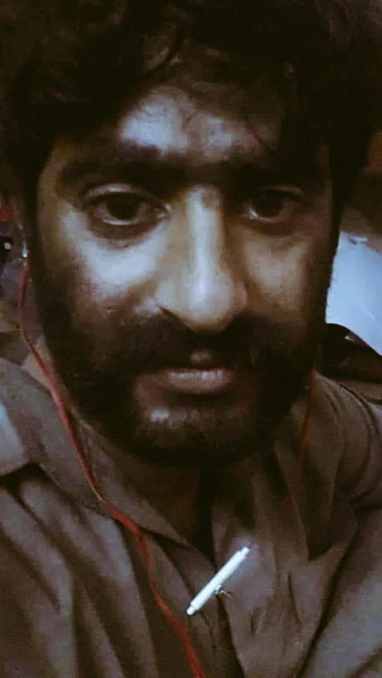 300ایکڑ زمین کا زمیندار کیپٹن قدیر بلوچ شہید جس نے تین سال فقیر کا بھیس بدل کر کلبھوشن یادیو کو پکڑا ۔🇵🇰 ہمارے کل کیلئے قربان ہو گیا.🇵🇰❤