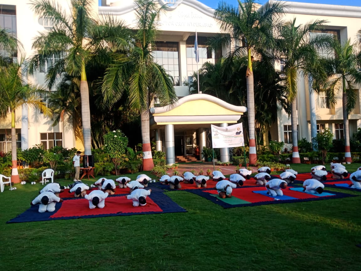 CRPF_sector's tweet photo. #Yoga: To keep you happy and healthy!
Glimpses of Yoga event conducted by Officers and Jawans at HQ #SouthernSector @crpfindia #Hyderabad as part of #AzadiKaAmritMahotsav & #FitIndiaFreedomRun 2.0
#IndiaAt75 https://t.co/gjq6ShqsWP