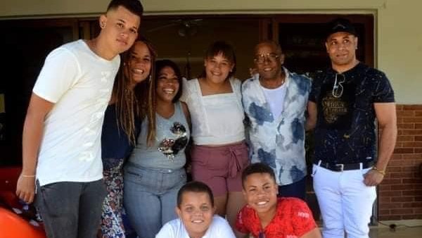 Para <a href="/adalson/">Adalberto Alvarez</a> ... 
Caballero.
Caballero lleno de luz
Que a nuestro Son iluminas
Tu camino no termina pues te falta por andar
Aún tienes q mostrar tu fuerza y tu valentía
pongo la vida mía al pie de mi Yemaya
Y se que vida tendrás para alzar tu profecía