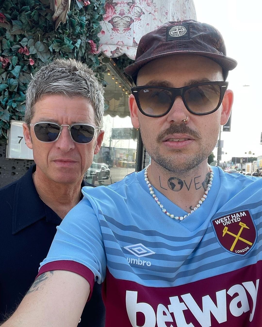 Liam Gallagher Fans Club on X: RT @oasismania_uk: Noel Gallagher in Los  Angeles, 24082021 📸 bangcam t.cozvd93YyPsZ  X