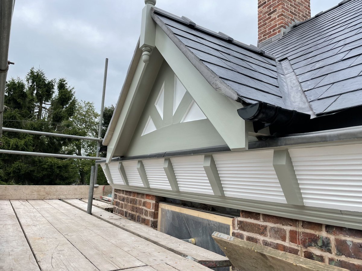 PeterMorgan152's tweet image. All ready for the scaffold to be dropped.  Loving the detail of this outside