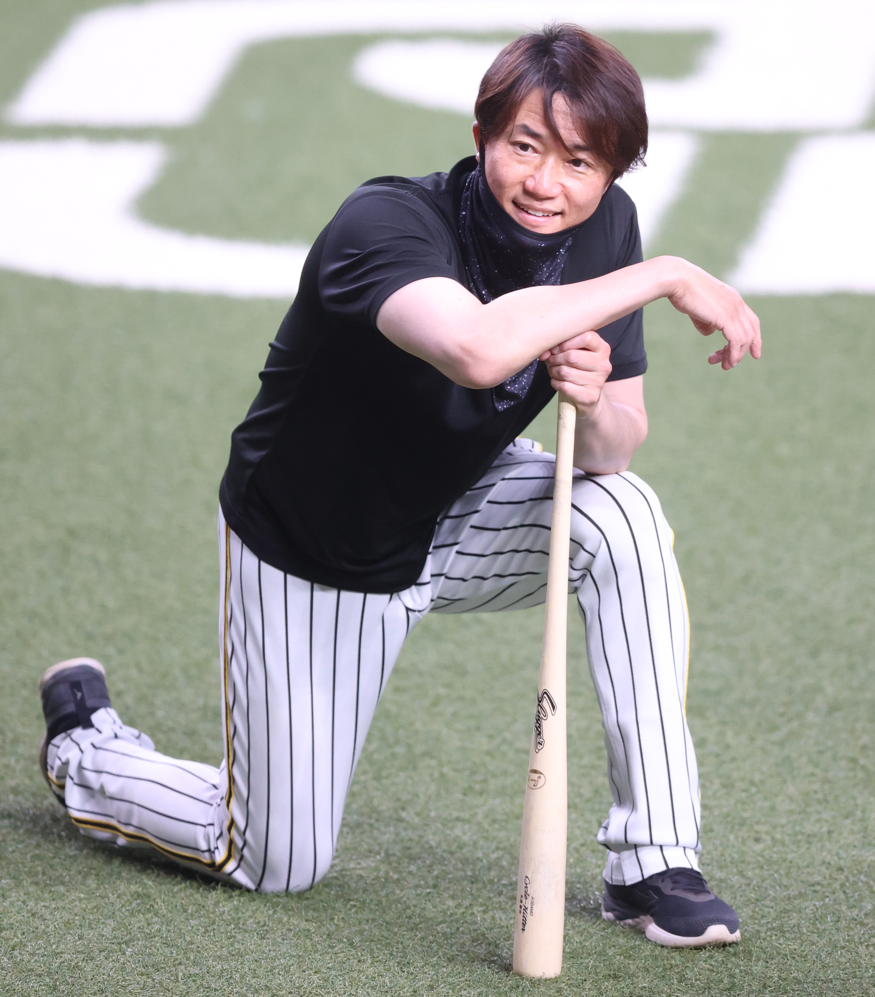 スポニチtigersフォト 選手だと思ってレンズを向けたら 新井良太 打撃コーチでした 爽やかです T Co Mqxslpkdjw Twitter