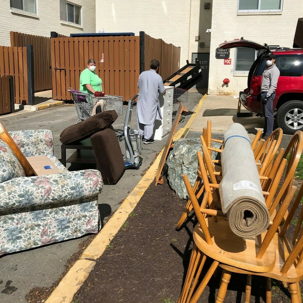 LSS_NCA's tweet image. Nine volunteer groups and congregations mobilized last week to provide full home set-ups for arriving refugee families. We are so appreciative of this support. With a small staff, the collection and set up of home supplies is one of the most needed areas… instagr.am/p/CS_7w5atLJp/