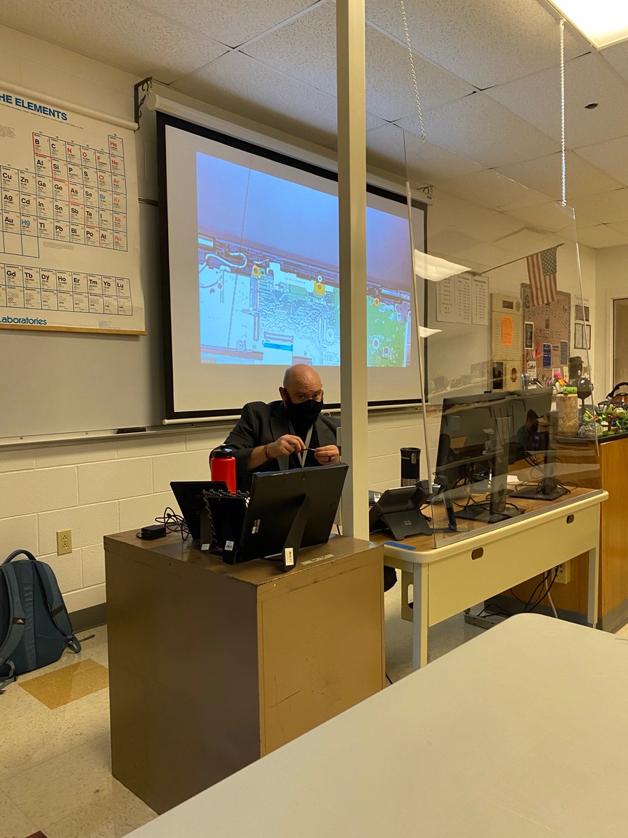 EdTechKate's tweet image. Training on replacing CB screens with our #techinterns this morning!  #porterpride @LockportHS205 @ITDeane @mduster