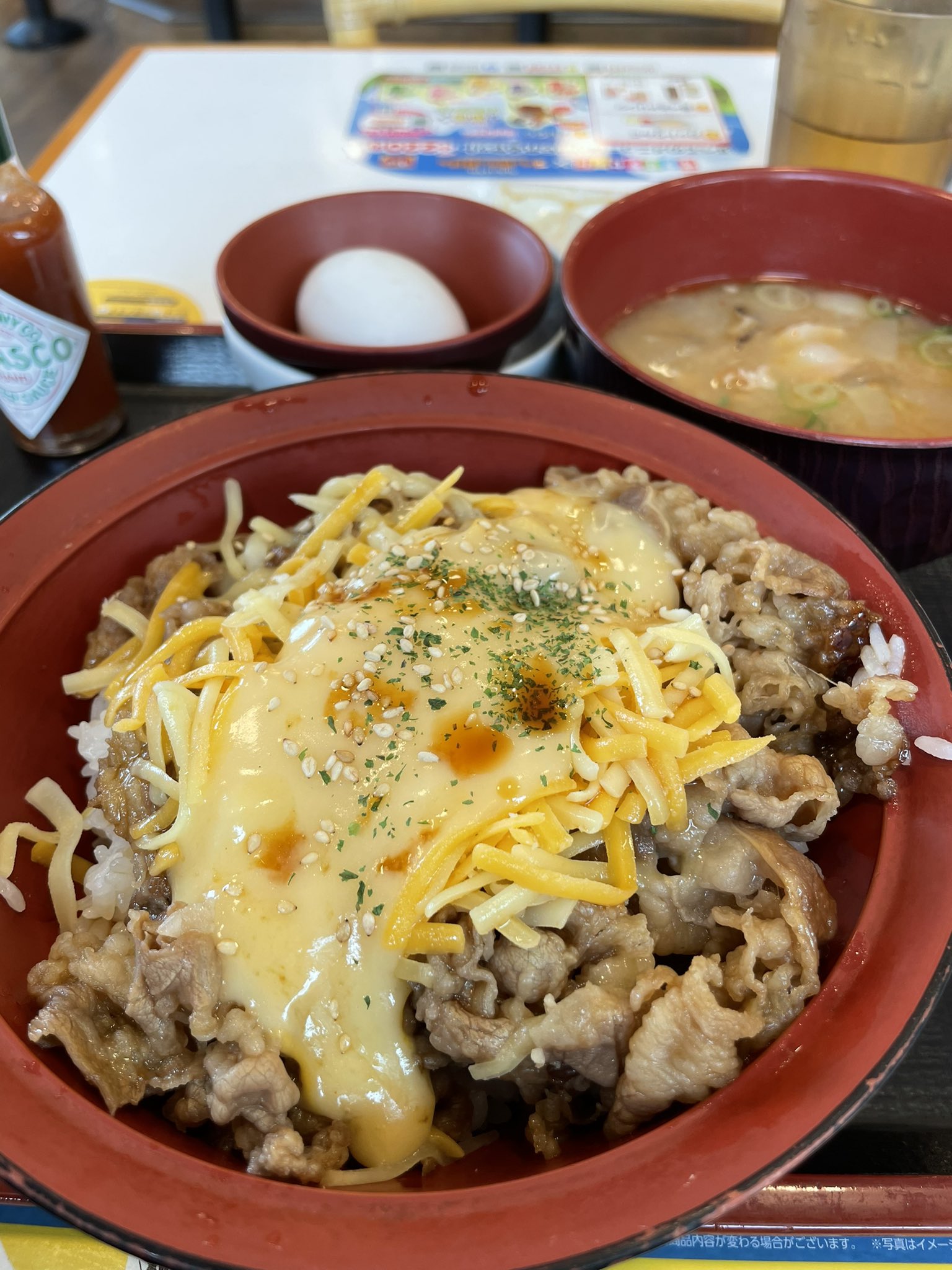 魚返 太樹 すき家 チーズカルビ牛丼 夜勤明け すき家のチーズカルビ牛丼を食べました 豚汁セットにしました 久々に食べたら 甘く焦げた感じが美味しいですね 良かったら オススメです 日記 Twitter ツイッター すき家 Dinner Lunch 食事