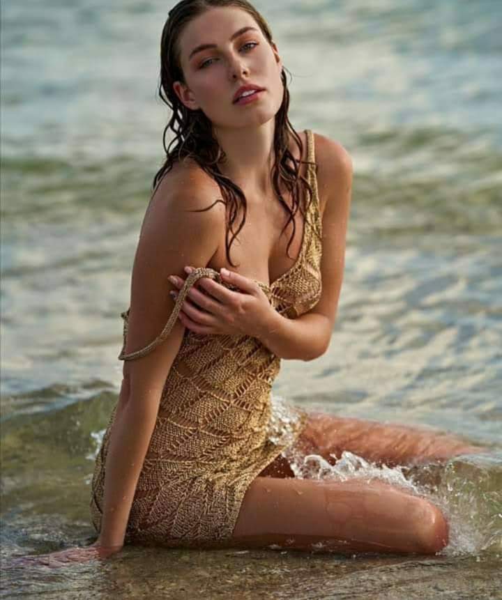 Risas de arena...
Caricias de mar...
Besos tostados al sol...
Amor de verano 💕