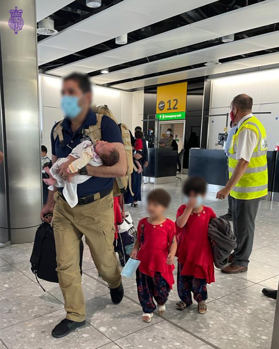 ukhomeoffice's tweet photo. We are so pleased to welcome families from Afghanistan arriving @HeathrowAirport 🛬

Brave Afghan staff and their families who risked their lives working with 🇬🇧 are being processed and supported through our Afghan Relocation &amp; Assistance Policy. https://t.co/lFY3JbbaYn