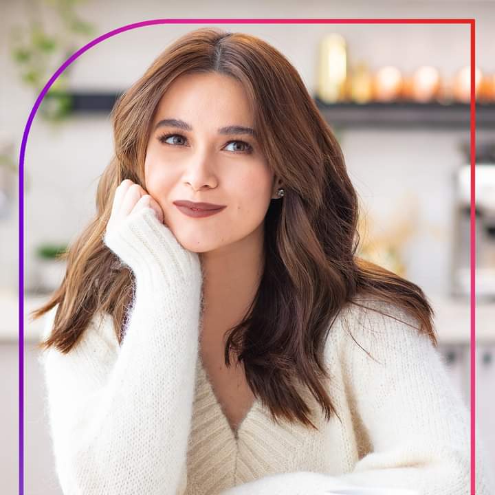 BeiAlonzo's tweet photo. Dull thoughts? Not today! ☀️ The #AvonPowerStay Lightweight Matte Bullet Lipstick packs on the pigment for a vibrant look and feel all day! ⁣

Swipe left for our shade refresher guide! 💄 Head on to https://t.co/okVnou2wrr to get your fave today. 💕 https://t.co/MXnkhxjx9M