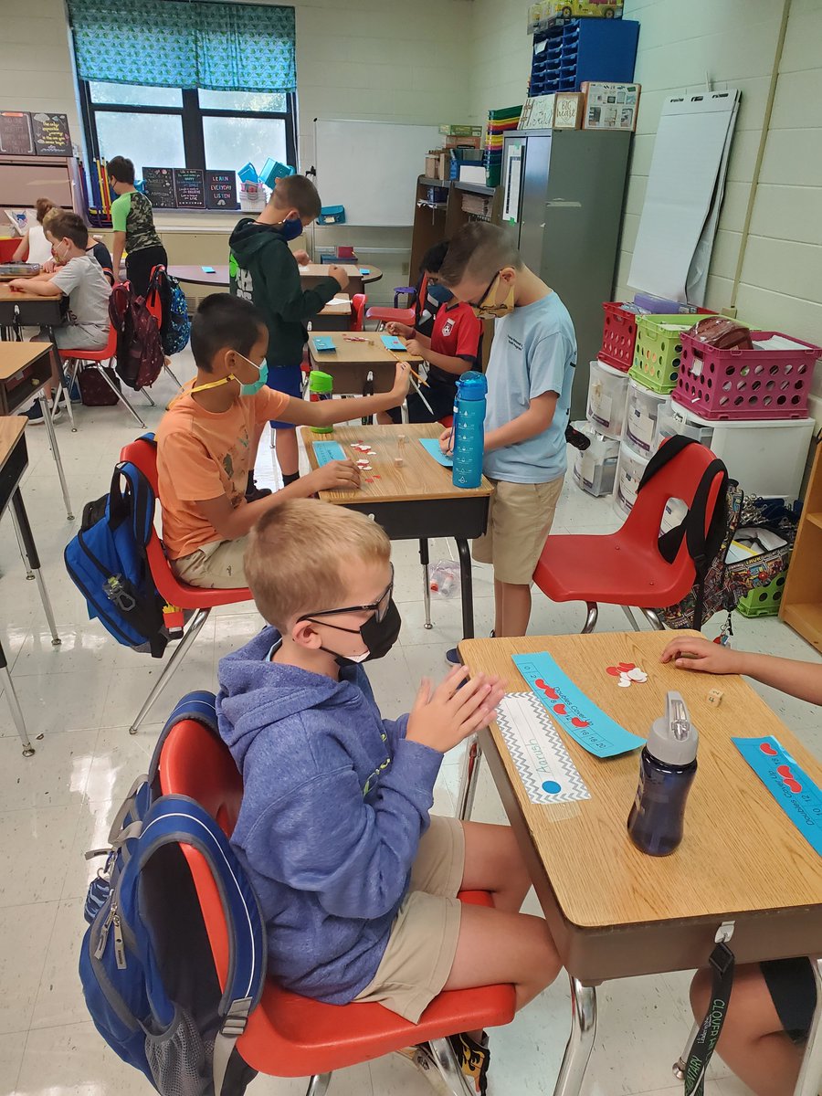 SchirmerCrystal's tweet photo. Doubles game, they were so engaged! @CloverHillES #oneccps https://t.co/8oeB85tPzU