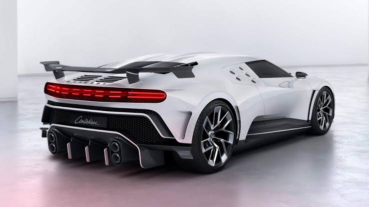 alpadiweb's tweet photo. | Bugatti Centodieci | 110. yıla özel olarak yalnızca 10 adet üretilen bu araç  1600 beygir ve 0-100 hızlanması tam olarak 2.4 saniye. 
2 adet V8 motorun birleşimi ile elde edilen W16 motor tam olarak zaman makinesi ! (Bu aracın bir sahibi herkesin tahmin edeceği üzere Ronaldo) ! https://t.co/4c65RO41ZM