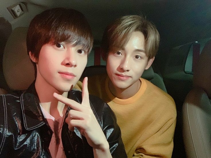 schengdlv's tweet photo. I support Lucas and i feel really bad for him. I feel really bad too for Hendery 🥺
But i feel bad also for Winwin cz as u guys know, ww &amp; lc is pretty close to each other. He just can support his didi by online 😢😢
#WeLoveYouLucas #WayV_LUCAS_HENDERY #winwin https://t.co/cUrzr2GJRC