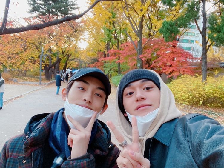 schengdlv's tweet photo. I support Lucas and i feel really bad for him. I feel really bad too for Hendery 🥺
But i feel bad also for Winwin cz as u guys know, ww &amp; lc is pretty close to each other. He just can support his didi by online 😢😢
#WeLoveYouLucas #WayV_LUCAS_HENDERY #winwin https://t.co/cUrzr2GJRC
