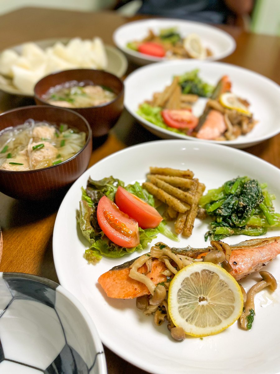 Ayako 𝔸𝕐𝔸𝔾𝕆ℍ𝔸ℕ V Twitter 今日の寮ごはんはお魚の日 食べ盛り男子にメインお魚だと ちょっとボリューム足りないなぁ って思うので そんな時はスープもおかずになるものにします 肉団子と春雨でごはんモリモリいけちゃう 寮ごはん サッカー寮 市川 Ayako 𝔸𝕐𝔸𝔾𝕆ℍ𝔸ℕ V Twitter 今日の寮ごはんはお魚の日 食べ盛り男子にメインお魚だと ちょっとボリューム足りないなぁ って思うので そんな時はスープもおかずになるものにします 肉団子と春雨でごはんモリモリいけちゃう 寮ごはん サッカー寮 市川