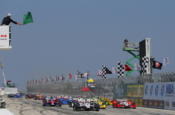 F2_F1V's tweet photo. BEM VINDOS A SÃO PETERSBURGO NA FLÓRIDA MEUS AMIGOS!!!

Em uma pista nova, que foi preparada exclusivamente para receber a F1 e a GP2, chegamos na penúltima etapa da temporada!!!
 
Max Chilton (@CarlinF1SM) precisa de apenas uma vitoria na primeira corrida para se sagrar campeão! https://t.co/P0bha2h3x2